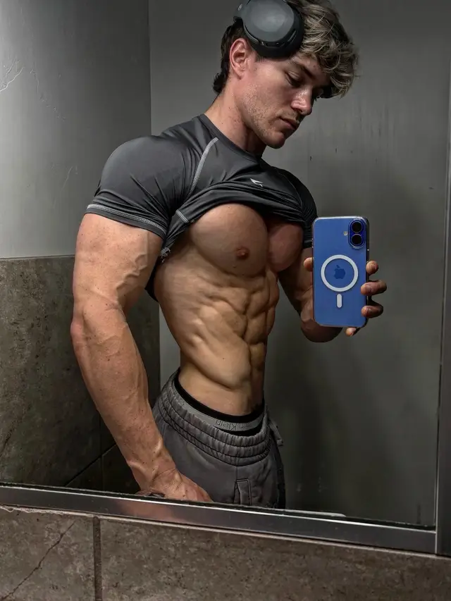 🚨annoucement🚨 @Gymshark Black Friday sale will be live Nov 16th! 11:00am EST. Up to 50% off storewide with an additional 10% off with code JB10.  - Start adding stuff to your wishlist!!  - Be ready  - #gymshark #gym #Fitness #fit #aesthetic 