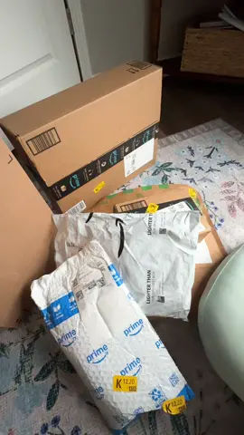 I love watching people unbox their stuff 🖤all linked on my Amazon storefront@Amazon Fashion @Amazon @Amazon Influencer Program @e.l.f. Cosmetics #amazonhaul #amazonfavorites #amazonfinds #amazonunboxing #MomsofTikTok 