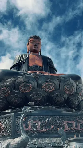 Vor ungefähr einem Jahr bin ich mit meiner Familie nach Sapa gereist. Dort sind wir auf 3.143 Meter hohen Fansipan gestiegen. Der höchste Berg in Vietnam. Nam mô A di đà phật #sapa #vietnam #reisen #