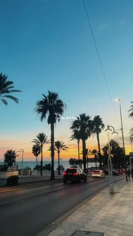 ✨🇪🇸 ¡Viajando por España! Descubriendo la magia de Málaga y Benalmádena 🌊☀️ Playas doradas, calles llenas de vida, comida deliciosa y atardeceres que roban el aliento. Cada rincón tiene su encanto… ¡España siempre enamora! 💃❤️ #España #Málaga #Benalmádena #Viajes #TravelVibes  