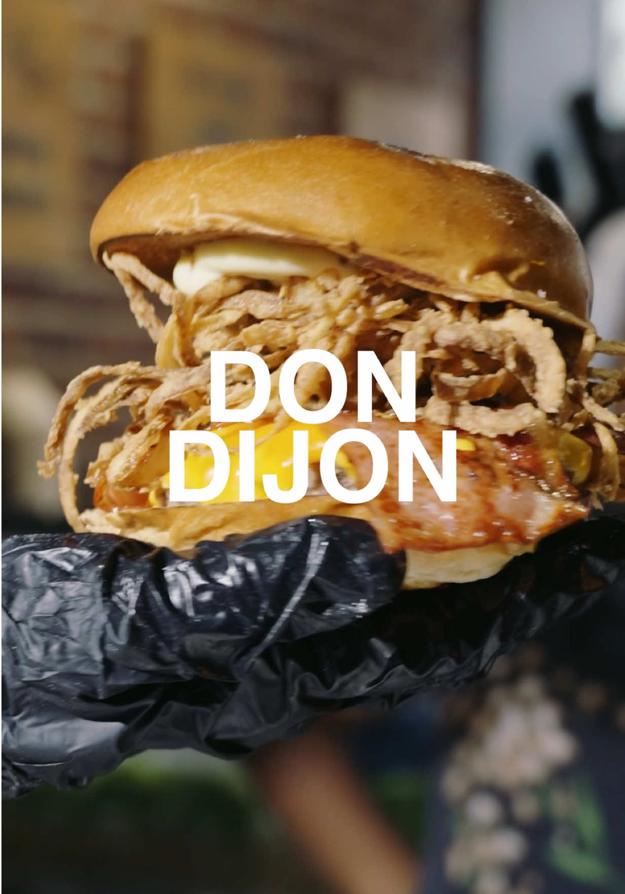 Don Dijon 🤤 Unul dintre burgerii noștri preferați, cu vită smashed, sos dijonaisse & ceapă deep fried home-made. You must try it. 🫶 Îl găsiți la locațiile noastre din Cluj-Napoca, Florești și pe Bolt Food.  #cluj #clujnapoca #floresti #burger #restaurant 