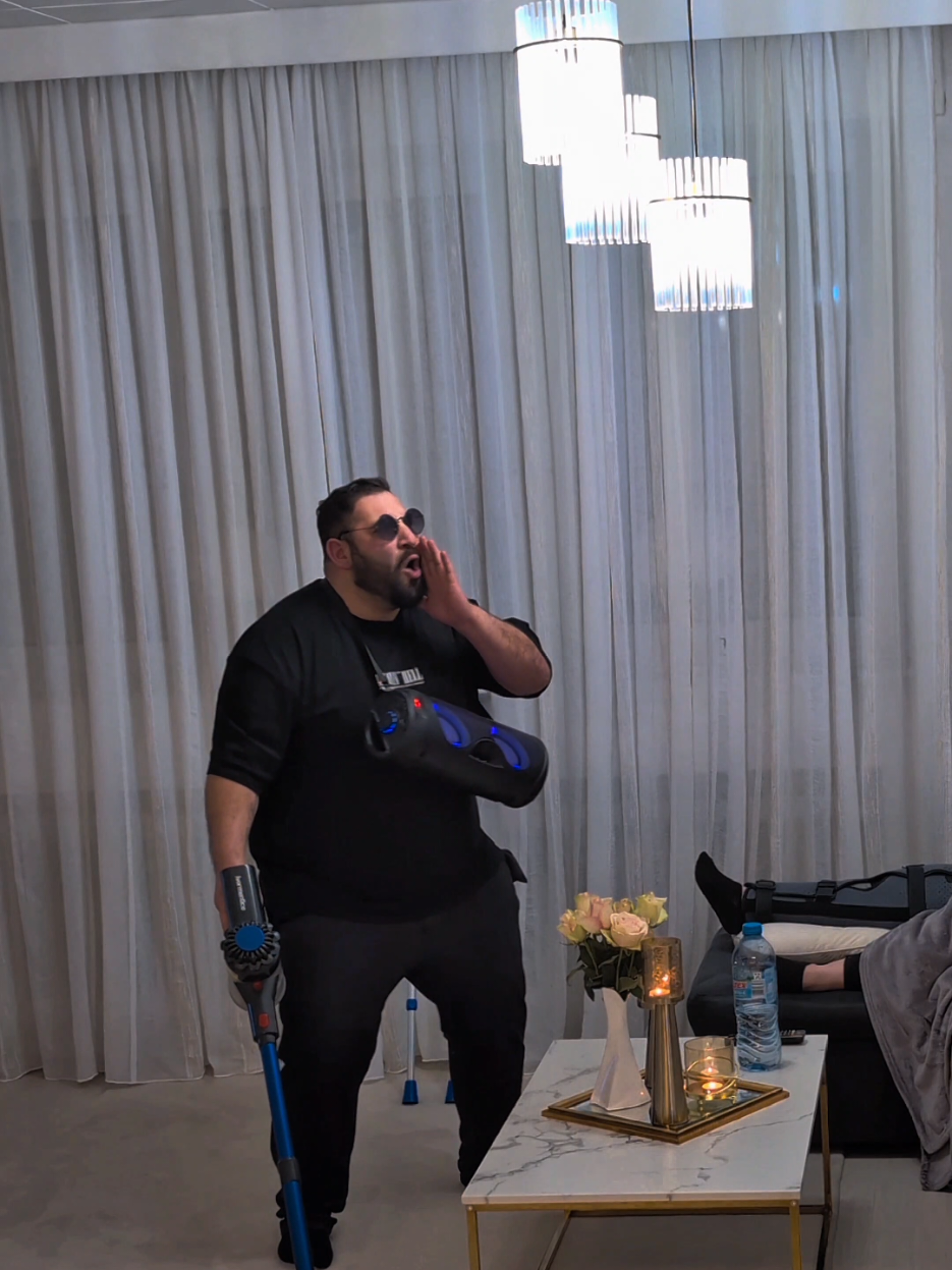 Sunday is cleaning day.🤩😮‍💨 #CleanTok #fyp #fyy #couple #dancer 