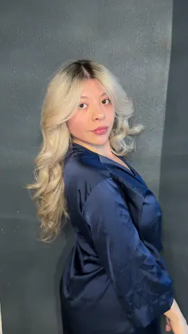 I’m on DAY THREE, and my hair is STILL SUPER VOLUMINOUS and curly. @Shark Beauty definitely changed my life with this one. THE PERFECT CHRISTMAS GIFT💝 link in bio #sharlflexstyle #sharkhairtools #sharkpartner #airwrap #blowout #blowoututorial #mua 