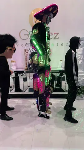 No responde pero siempre tira un like me #parati #fyp @Pedro Infante @A1._Ricky @Gomez Event Center 