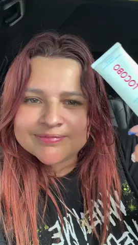 Este protector solar Tocobo Bio Watery Sun Cream SPF 50 es ligero, fresco y se absorbe al instante — sin dejar la piel grasosa ni blanca. 🌤️ Enriquecido con vitamina B5, vitamina E y extracto de centella asiática, calma, hidrata y protege la piel mientras la mantiene suave y luminosa todo el día. Perfecto para usar antes del maquillaje o en tu rutina diaria. 💧☀️ #tocobo #kbeauty #protectorsolar #spf50 #skincarelover        