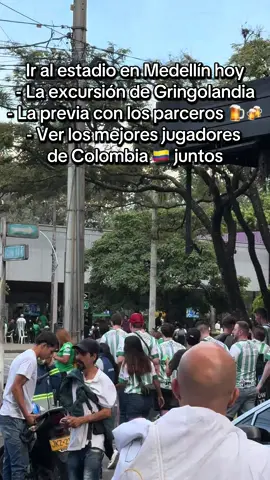 Vivir un partido en Medellín es una experiencia única 🇳🇬🔥 Desde la previa con los parceros, la emoción en las tribunas, hasta ver a los mejores jugadores del fútbol colombiano y hasta turistas viviendo la fiesta del Atanasio ⚽💚 #atleticonacional #atleticonacional⚽️🥰 #losdelsursiemprepresentes🔥 #fpc #medellín 