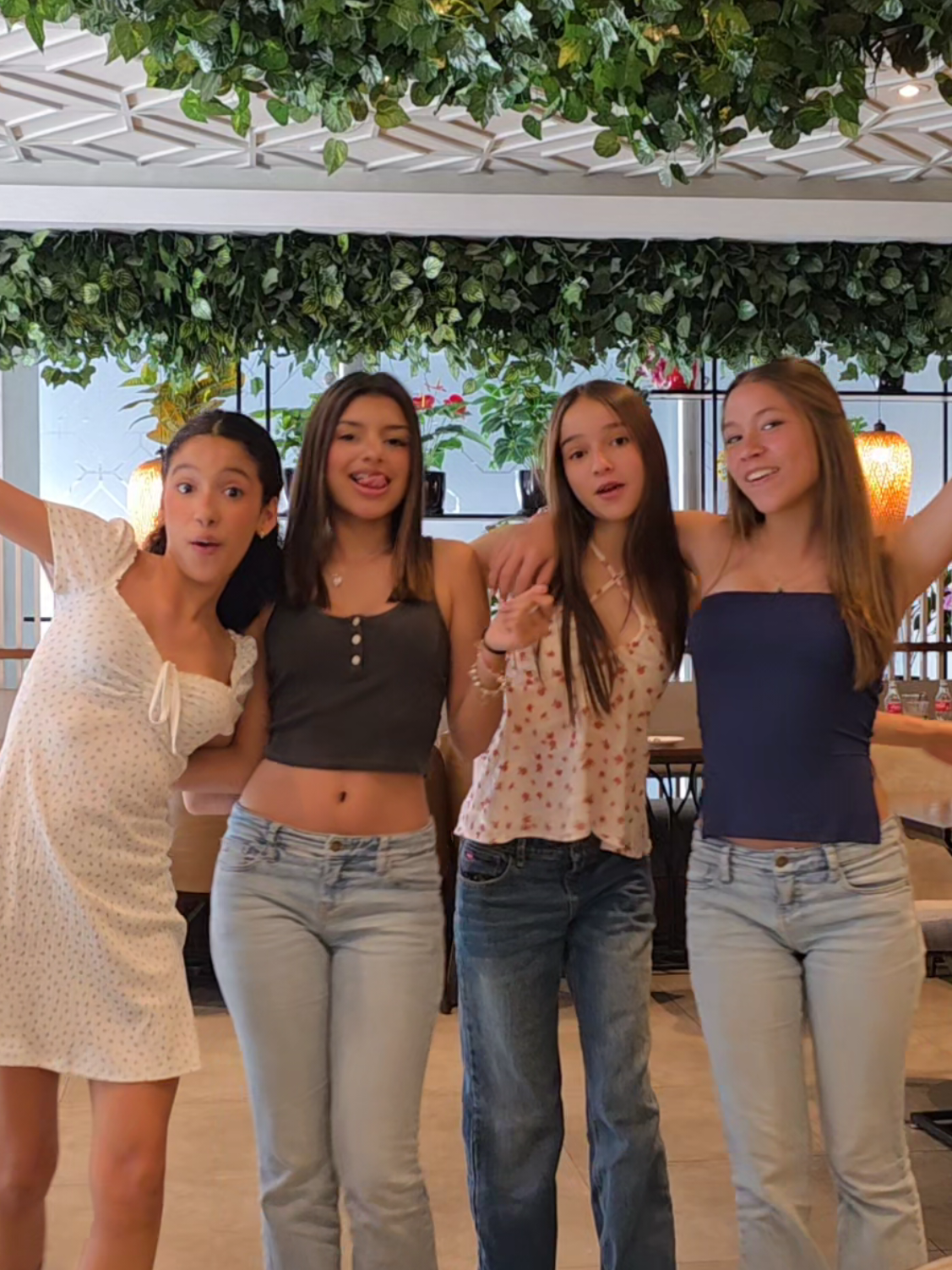 🩷💚💙💜 #luzdefantasia @_cayetanaaag  @Zoe Fernández @Luciana Campo  #dalemasfuerte #novoyaparar  #trend #friends @Luz de Luna @Del Barrio Producciones @América Televisión 