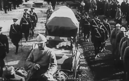 10 Kasım 1938... Saat 09:05’te bir milletin kalbi durdu. Ama fikirlerin, izlerin, adın hiç silinmedi Atam. Sonsuz saygı, sevgi ve özlemle. #10kasım #mustafakemalatatürk #keşfet #fypage #atatürk 