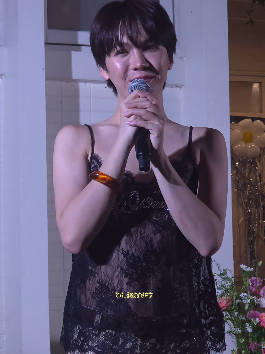 ดีใจที่มีเอิร์ธอยู่ตรงนี้เหมือนกัน เอิร์ธก็เป็นความสุขของเรา การได้ไปเจอเอิร์ธทุกๆครั้ง แม้จะเหนื่อยหรือต้องฝ่าฟันสิ่งต่างๆ แต่สิ่งที่ได้รับกลับมามันพลังใจมากจริงๆ แค่ได้เห็นเอิร์ธยิ้ม ได้สบตากันในเสี้ยววิ หรือบางครั้งได้พูดคุย ถามกันนิดหน่อย มันก็กำลังใจกันได้แล้วเหมือนกันนะ ขอบคุณที่เราได้มาเจอกัน ได้มารักกัน 💛 Nothing’s gonna change my love for you. #EarthLightGarden #cooheart @Cooheart 