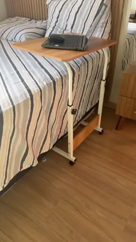 Essa mesa multifuncional de escritório é incríve, já clica aqui no carrinho laranja e garante a sua   #mesa #MesaMultifuncional ##MesaDeNotebook##MesaDeEscritório##MesaComRodinha
