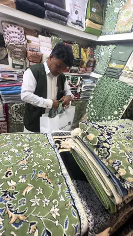 Promo sajadah rawda Nusuki Minwal 6 mili hanya 90 riyal aja. Yuh nitip gas. Kamis 13 November sampai Indonesia 