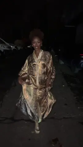 Juste pour vous montrer ma tenue ✨✨