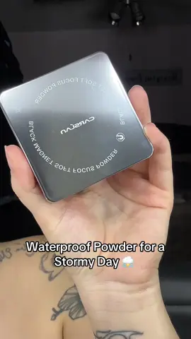 Ready to go conquer the Florida Storms😂😍 #fyp #foryoupage #waterproofmakeup #settingpowder #blurringpowder 