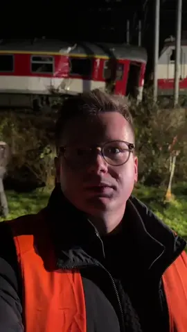 ⚠️ Z miesta nehody dvoch vlakov medzi Bratislavou a Pezinkom hlásia viacero zranených ľudí. 👉 Aktualizujeme na tvnoviny.sk #tvnoviny #zrazkavlakov #nehoda