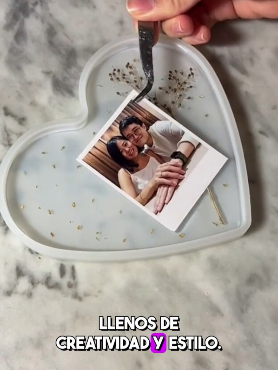 Sígueme para aprender más sobre la resina 🥰✅ #resina #encapsuladoenresina #resinartist #manualidades #accesoriosenresina 