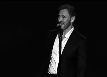 #kadimalsahir كاظم الساهر هل عندك شكٌّ أنّك عمري وحياتي وبأنّي من عينيك سرقت النّار وقمت بأخطر ثوراتي أيّتها الوردة والرّيحانة والياقوتة والسلطانة