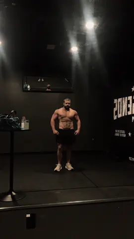 5 month physique update. #bodytransformation #weightloss #foryoupage #GymTok #gymmotivation 