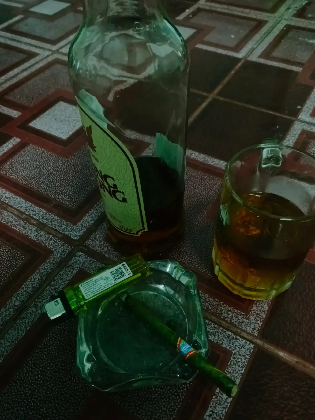 တစ်ကယ်လို့ ကျွန်တော်သေပြီဆိုပါစို့... အင်္ကျီကို ပြောင်းပြန်ဝတ်ပေးပါ ကျွန်တော်က မျက်စိလည်တတ်တဲ့လူမိုမထ ခြေထောက်ကို ကြိုးတွေမစည်းပေးပါနဲ့ အချုပ်အနှောင်ထဲမှာ နေရတာမကြိုက်လို့ပါ။ သရဏဂုံတင်ပေးပါ အစွဲအလမ်းကြီးတဲ့သူမို့ မကျွတ်မှာစိုးလို့။ စံပယ်ပန်းလေးတွေ ပတ်ပတ်လည်မှာ ထည့်ပေးပါ အဲ့အနံ့လေးကိုသိပ်ကြိုက်လို့။ ပိုက်ဆံတော့ တစ်ပြားတစ်ကျပ်မှ မထည့်ပါနဲ့။ကျွန်တော်အတွက်ထည့်မဲ့အစား ကောင်းမည့်အရာတစ်ခုခုကို လှူလိုက်ပါ။ ဘယ်သူမှလည်း မငိုပါနဲ့ နောက်ဆံတင်းပြီး ကျွတ်မှာမဟုတ်ဘူး။ ပြည်ပမှာသေရင် မြန်မာပြည်ပြန်သယ်ပေးပါ မသေခင်လည်းစိတ်ဆင်းရဲ သေပြီးတော့လဲ စိတ်ဆင်းရဲ ကိုယ့်အိမ်ကိုယ့်ဒေသမှာ ကိုယ့်မိသားစုအနားမှာ ကိုယ့်မိဘရင်ခွင်ထဲမှာ နောက်ဆုံးအနေနဲ့ ထိတွေ့ခွင့်ရချင်လို့ပါ။ အေးအေးချမ်းချမ်းလေးနေချင်လို့။ပ်ပေးပါ မိသားစုအနားမှာ ၃၁ရက်လောက်လေး နေချင်လို့။ မီးမသင်္ဂြိုဟ်ပါနဲ့ လူ့ဘဝမှာတောင် ပူလောင်ခဲ့ရတာမို့ ကျွန်းကျယ်ကျယ်လေးထဲမှာသာ ထည့်မြှုပ်ပေးပါ အေးအေးချမ်းချမ်းလေးနေချင်လို့။ ကျွန်တော်အပေါ်ပန်းပင်လေးတွေစိုက်ပေးပါ အနံ့လေးတွေမွှေးတော့ အိပ်ပျော်တာပေါ့။ အထူးမှာချင်တာကတော့ 