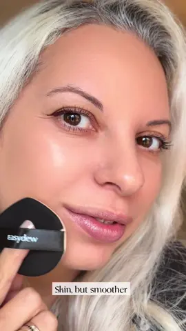 I don’t like heavy foundation… so finding something that covers redness but still looks like *skin* feels unreal ✨ I think I found my new everyday base. #easydew #egf #ushion #makeup #shionfoundation 