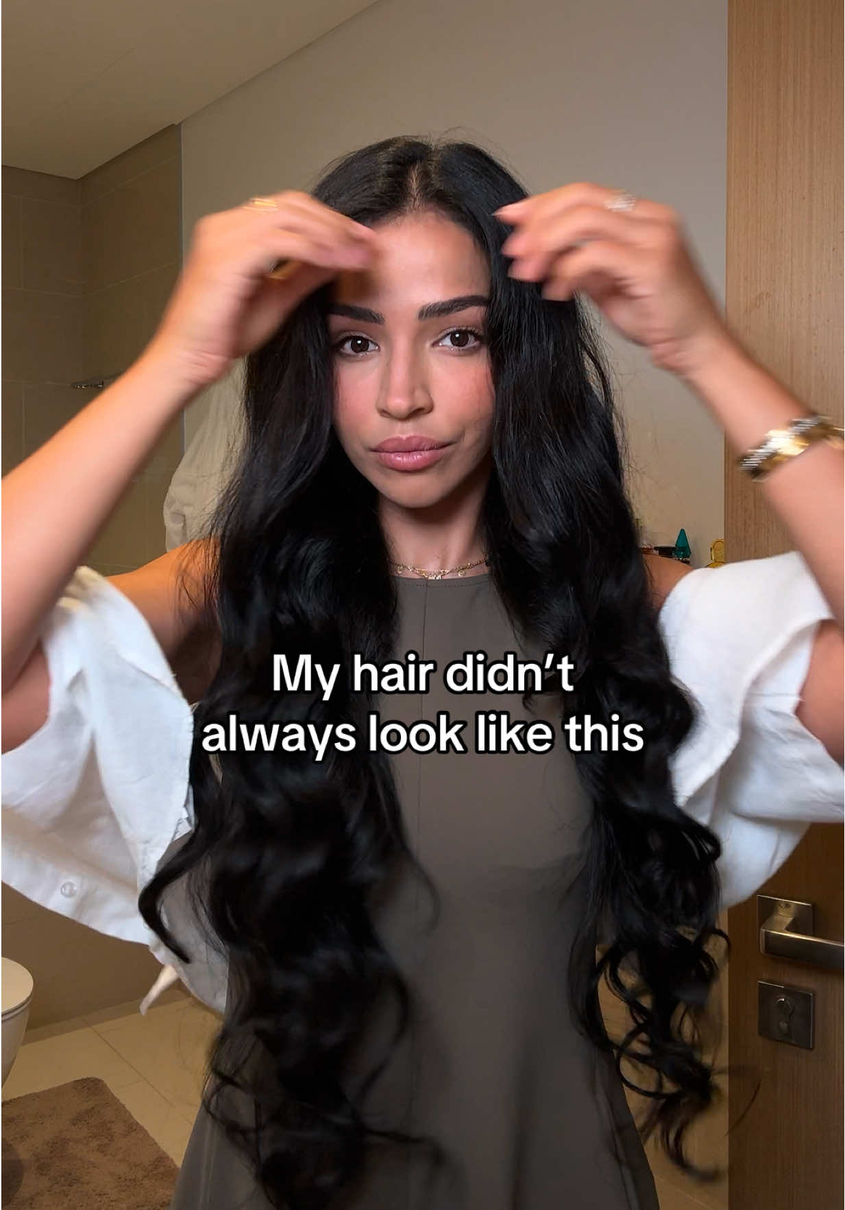 The hairgrowth journey without minoxidil!! Because you do not need a single drop of minoxidil to get the longest healthiest hair you’ve ever wanted!!🫶🏼 I’ve been using the microneedle scalp roller and deep oiling treatment (custom hair and scalp oil) and within 6 months I’ve seen hugeeeee results!!! All the products are custom made, formulated for your hair and scalp so you can get the best possible results (available via www.afsennah.com) #hairtransformation #hairgrowthtips #hairbeforeandafter #hairgrowth #trichologist 