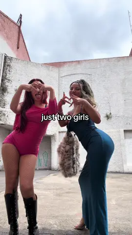 just two girls @clementaum ✨ 💋💋💋💋💋💋🇧🇷🇧🇷🇧🇷🇧🇷🇧🇷🇧🇷 #newmusic 