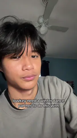 UNDER THE MISTLEETOEEE #winter #christmas #mistletoe #justinbieber #dancepartner 