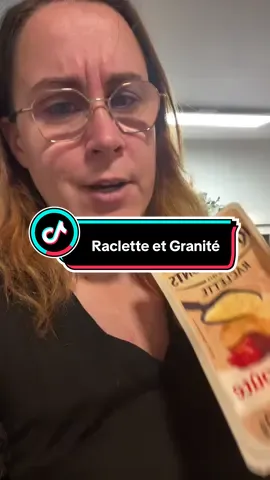 Repas mi été mi hiver ce soir: Raclette et granité!  Oui on a peur de rien et on ose le mélange mdr!  Tout était bien bon mais il nous faut des pailles pour les granités parce que là à la cuillère c’est galère!  T’as déjà fait ta première raclette ou pas?