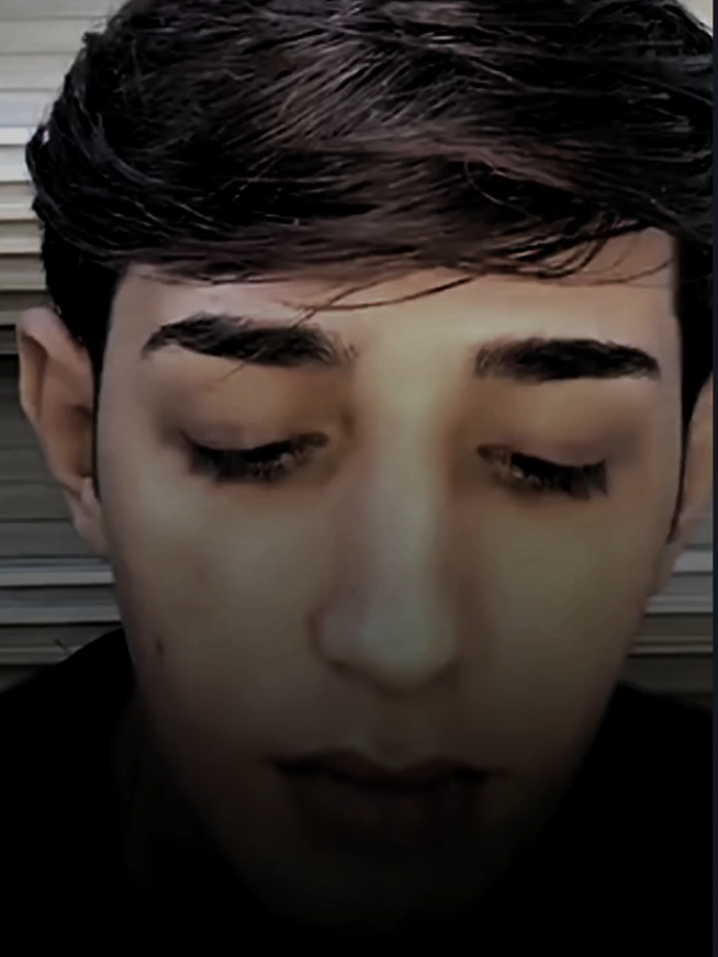 هواي ضام بگلبي ماحاجي الصدك💔 .  .  .  #ستوريات_حزين #محمد_عباس #شعر @محمد عباس 