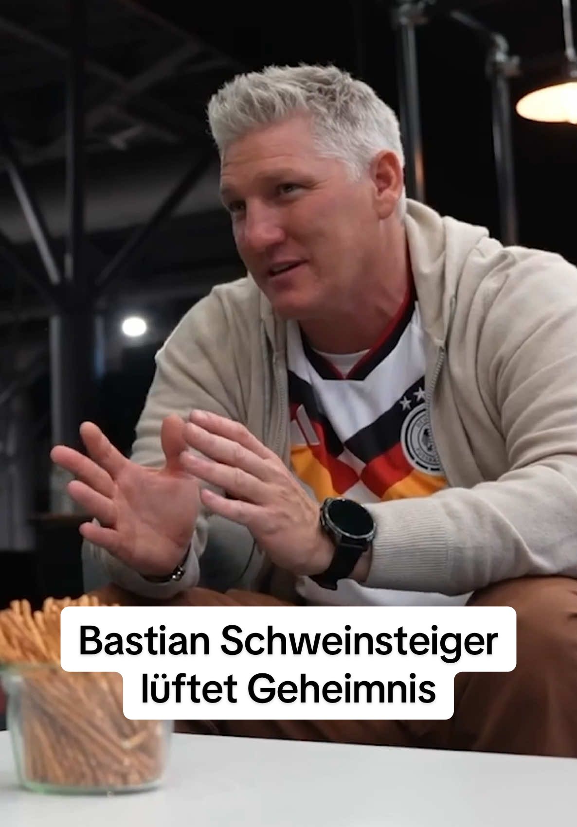 Bastian Schweinsteiger verrät uns ein Geheimnis #papaplatte 