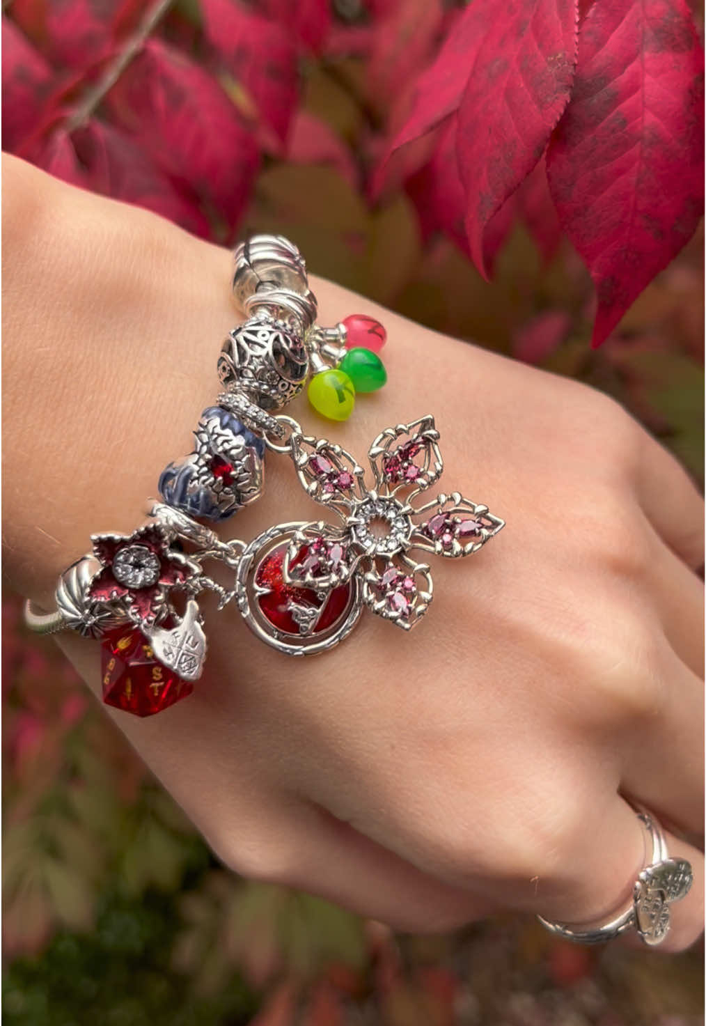 My bracelet update ✨ Added some new charms to my Stranger Things Pandora bracelet 💫 #StrangerThings #PandoraJewelry #PandoraBracelet #NetflixSeries #StrangerThingsSeason5