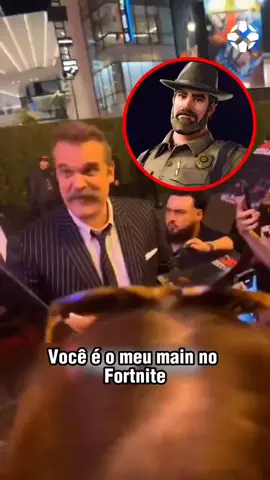 Jogadores de Fortnite na Premiere de Stranger Things contando para o ator David Harbour que usam a skin do Xerife Hopper no Fortnite: > 🎥: IgnBrasil #strangerthings5 #foryou #flypシ #fortniteclips #fortnitebr 