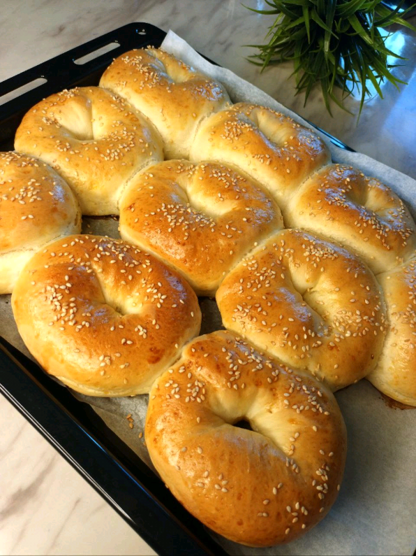 فطائر هشة و خفيفة 💛🍔 زى القطن 💯💯#وصفات_سهله #وصفاتى #معجنات #معجناتي #مخبوزات 