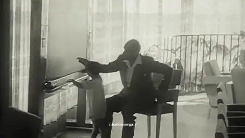 Saygı ve minnetle anıyoruz atam yattığın yerde mutlu ol..  #atatürk #10kasım #mustafakemalatatürk #mustafakemal  #fikriminincegülü 