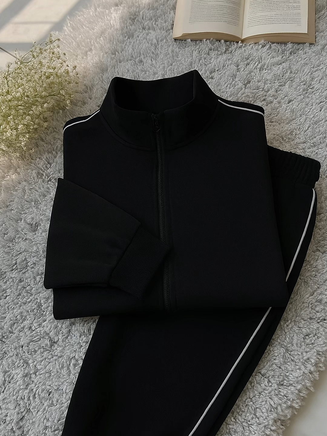 Phá cách nhẹ, nhưng vẫn giữ trọn phong thái đàn ông. #fashion #xhtiktok #thoitrangnam #OutfitChuanForm #StreetwearVN #ThoiTrangNam #AothunNam #streetwear #LocalBrandVN #aokhoacgionamnu #aobomber #aokhoacgio