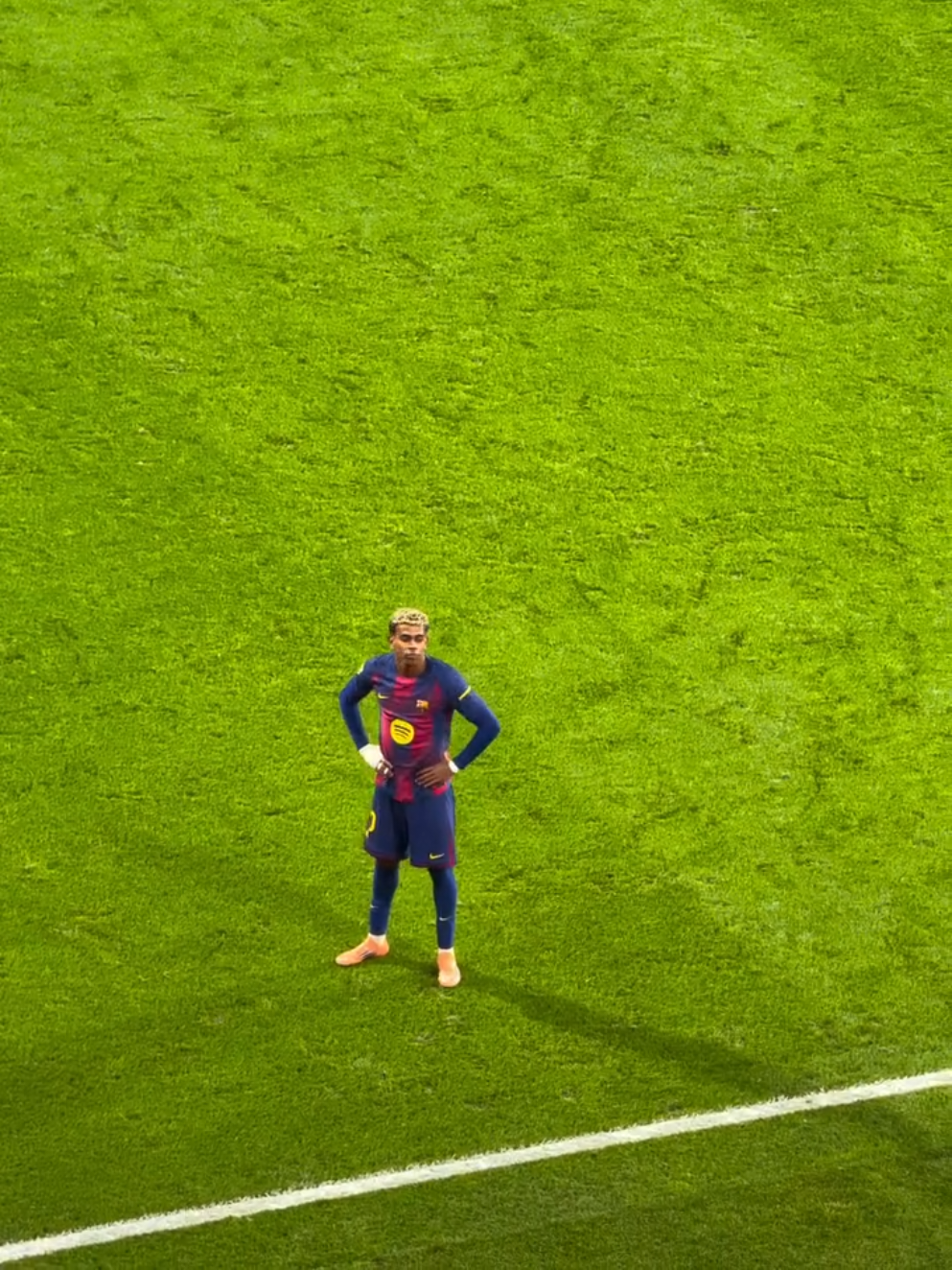 BOMMMMM 😎  lamine yamal Score's  (45+4)  Halft time Celta 2-3 Barca @fcbarcelona  #laliga  #CeltaBar  #lamineyamal 