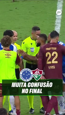 Muita confusão no final de Cruzeiro x Fluminense e um total de zero pessoas contentes com a arbitragem! Foi reclamação pra todo lado! E vocês? O que acharam?  #BrasileiraoNoPremiere 