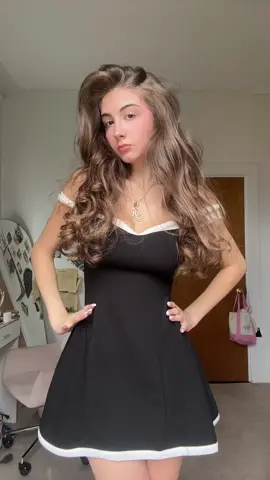 Your newest holiday dress 🎄🖤#fyp #viral 