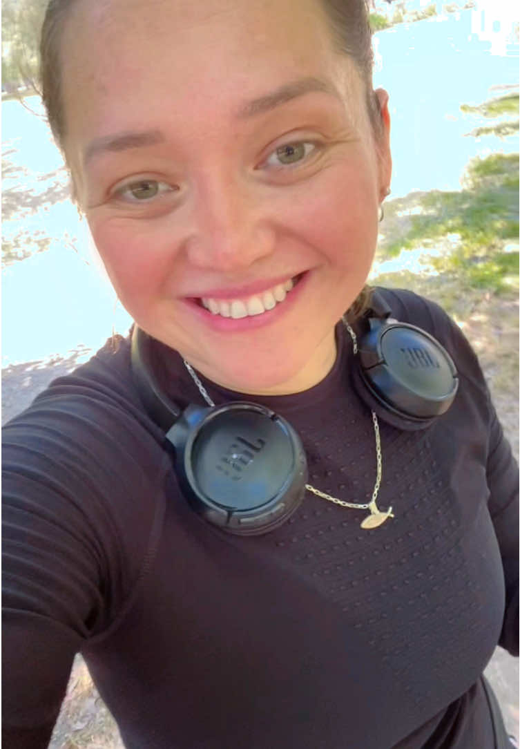 Evangelizar no es elegir quién merece escuchar, es abrir la boca y dejar que Dios alcance lo que nosotros no vemos. El mensaje de Cristo no tiene prejuicios, así que tu evangelismo tampoco debe tenerlos. “El hombre mira lo que está delante de sus ojos, pero el Señor mira el corazón.