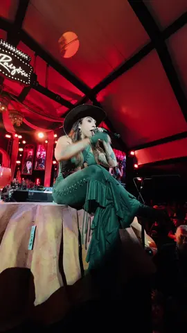 Hoje a minha saudade é que sai carregada… 🤠🎶🎤  #raizsp #lauanaprado 