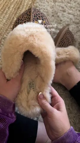 These PROJECT CLOUD “Henka” shearling slippers feel like walking on a warm cloud ☁️💗 Genuine suede, plush lining, and lightweight memory foam that molds to your feet. My new winter obsession. #projectcloud #henkaslippers #shearlingslippers #cozycute #tiktokshopcreatorpicks 