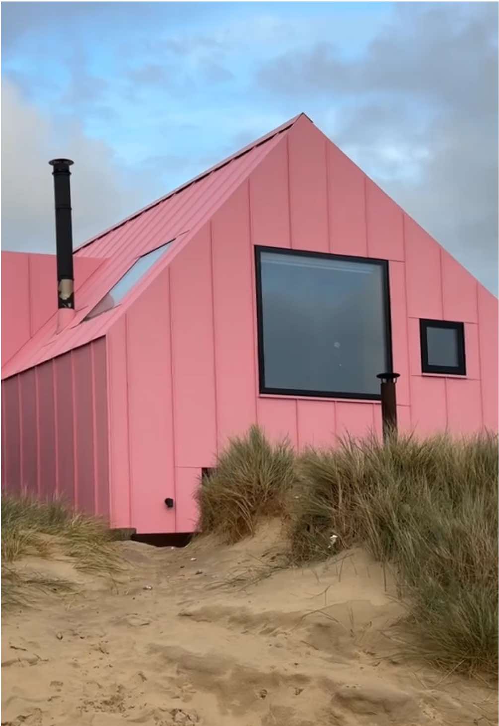 Found the actual #barbiedreamhouse (and my dream house) today 💓 #pink #barbie #fyp #foryoupagе 