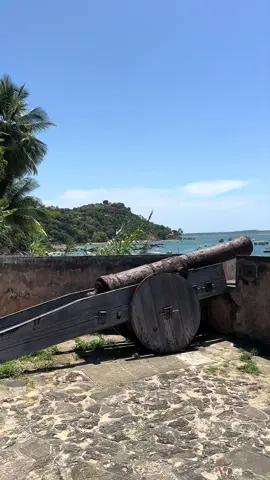 O Forte de Tapirandu, localizado em Morro de São Paulo, é uma antiga fortificação histórica que remonta ao século XVII.#mar #natureza #vida #morrodesaopaulobahia🤩 #videioviral 