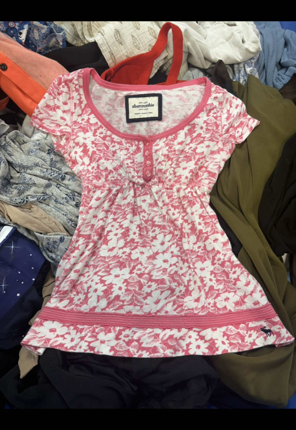 i’m desceased 😫!! #goodwillbins #thrifthaul #abercrombie #reseller #babydoll 