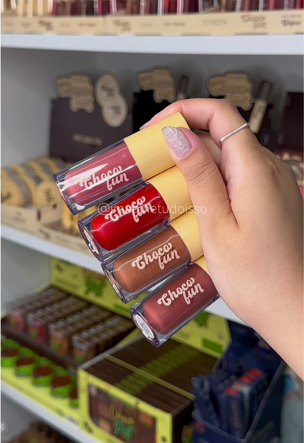 Esse gloss é simplesmente maravilhoso, antes tínhamos 8 tons que já eram sucesso e agora temos 4 novos tons shine com brilho! 🩷🤌🏻✨ Site: www.imaginetudoisso.com.br Cupom: 10IMAGINE 🏷️ @Fenzza Make Up  #maquiagem #lojademaquiagem #gloss