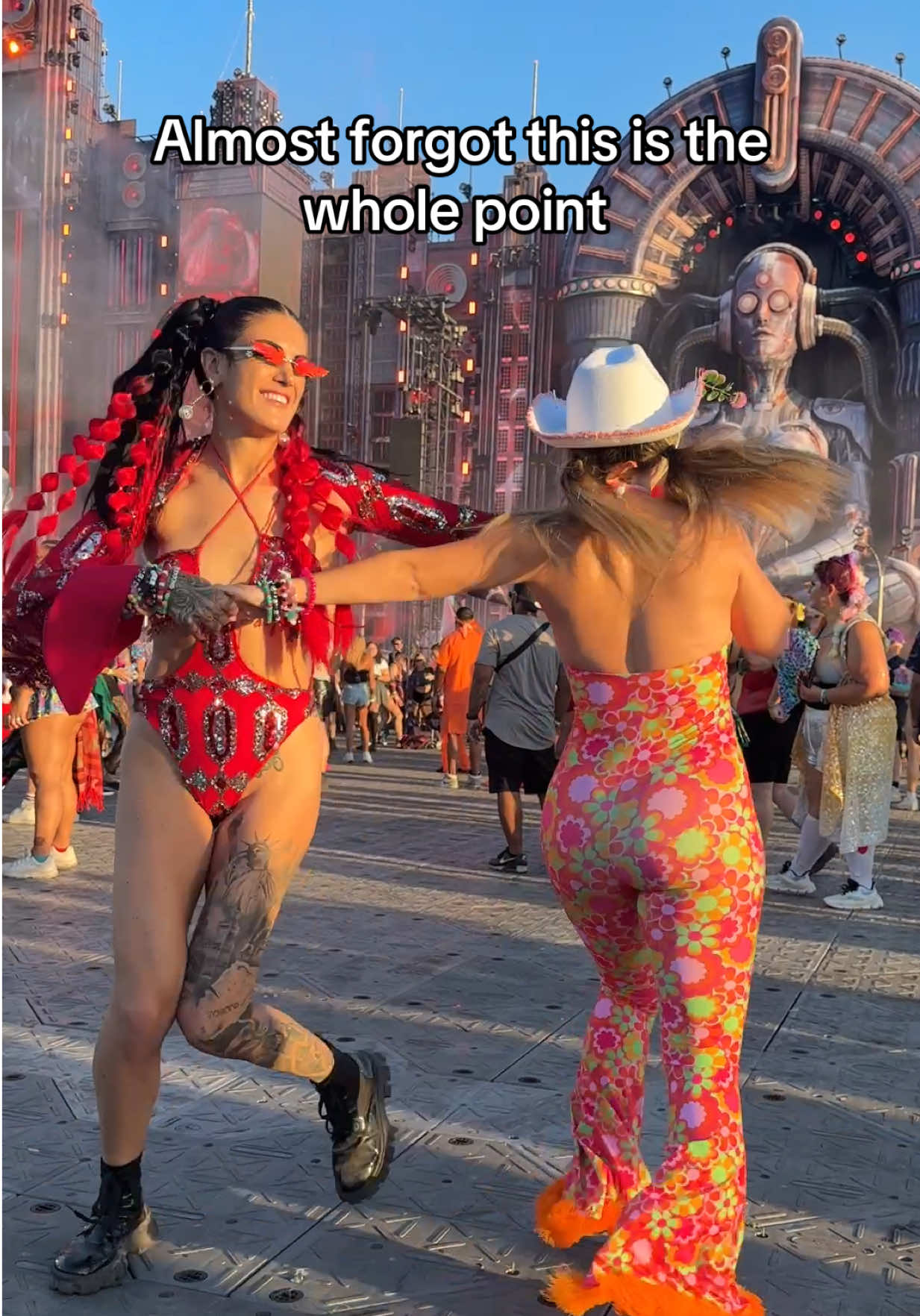 EDC with my girls is a daydream ✨@Ricki Lee 