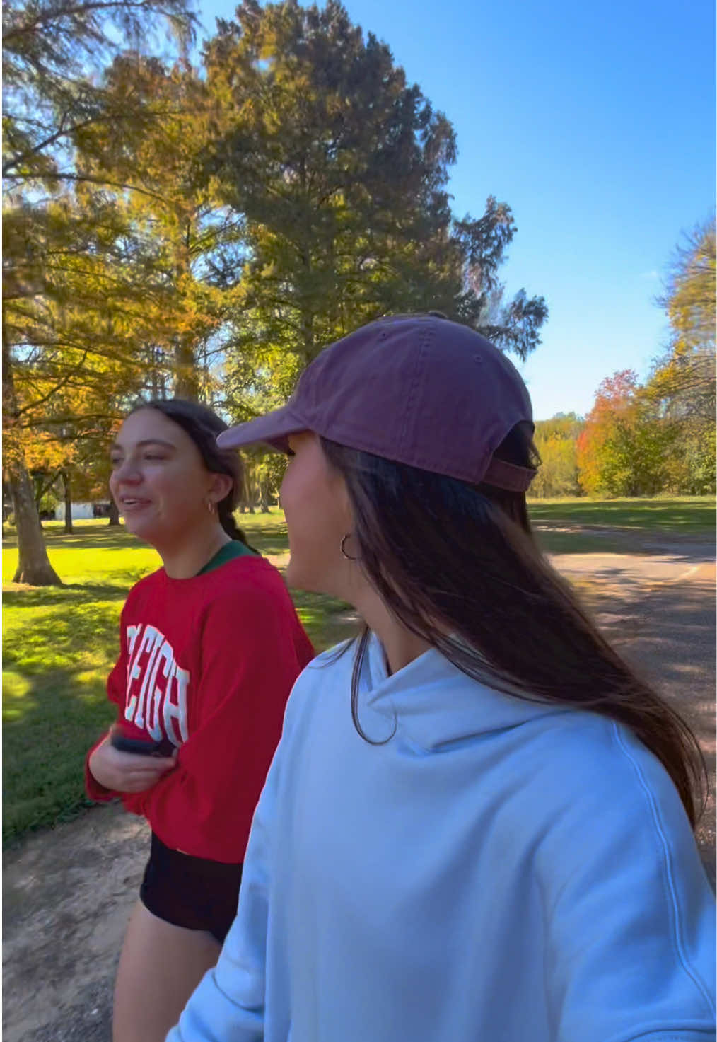 big sister/little sister walk vlog 😗 happy sunday 😛😛 !!! (i had to force her to come on a walk w me) @joy anna 💕 @_joyAnna_ 