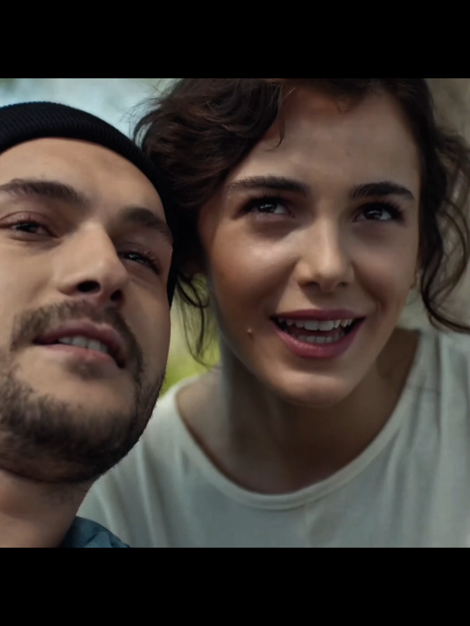 bir papatya meselesi . . . #kesfetbeniöneçıkart #akgungokalptaskin #foryoupage #sonyaz #fyp 