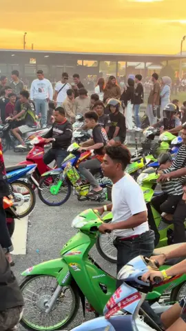 เวฟ sstrong x อภิชาติฟาร์ม คันเดียวที่ถ่ายกันใน MV เพลง 💚🖤 #NGOหาดใหญ่  #ป๋องแป๋งปากน้ําโพธิ์  #รถเสี่ยยูแปดริ้ว  #วงล้อเอสสตรอง  #วงล้อเอสตรองxอภิชาติฟาร์ม