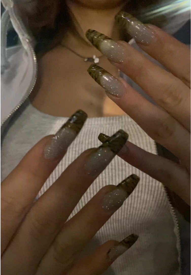 nails made by @eylal 