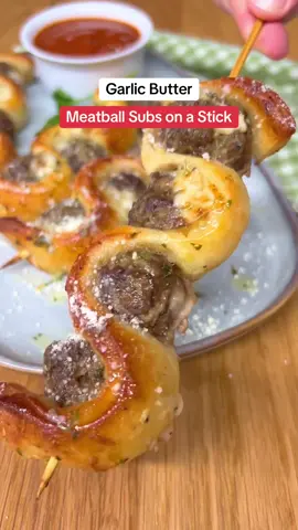 🚨 Recipe ⬇️  Garlic Butter Meatball Subs on a Stick 🧄 🧈  Full printable recipe in bio 🤫  Ingredients - 36 cubes mozzarella cheese - 1 tube store bought pizza dough - 12 wooden skewers - Marinara sauce (for dipping) Meatballs - 2 lb lean ground beef - 2 large eggs (lightly beaten) - ⅔ cup bread crumbs - ½ cup Parmesan cheese (grated) - 1 onion (shredded) - 6 cloves garlic (minced) - 4 teaspoon salt - 2 teaspoon chili flakes - 2 tablespoon dried oregano - 2 tablespoon dried basil - 2 tablespoon dried parsley Garlic Butter - ¼ cup butter (melted) - 4 tablespoon garlic (minced) - 2 tablespoon parsley (fresh choppped, or dried) #meatballsub #garlicbutter #meatballsubsonastick #EasyRecipe 